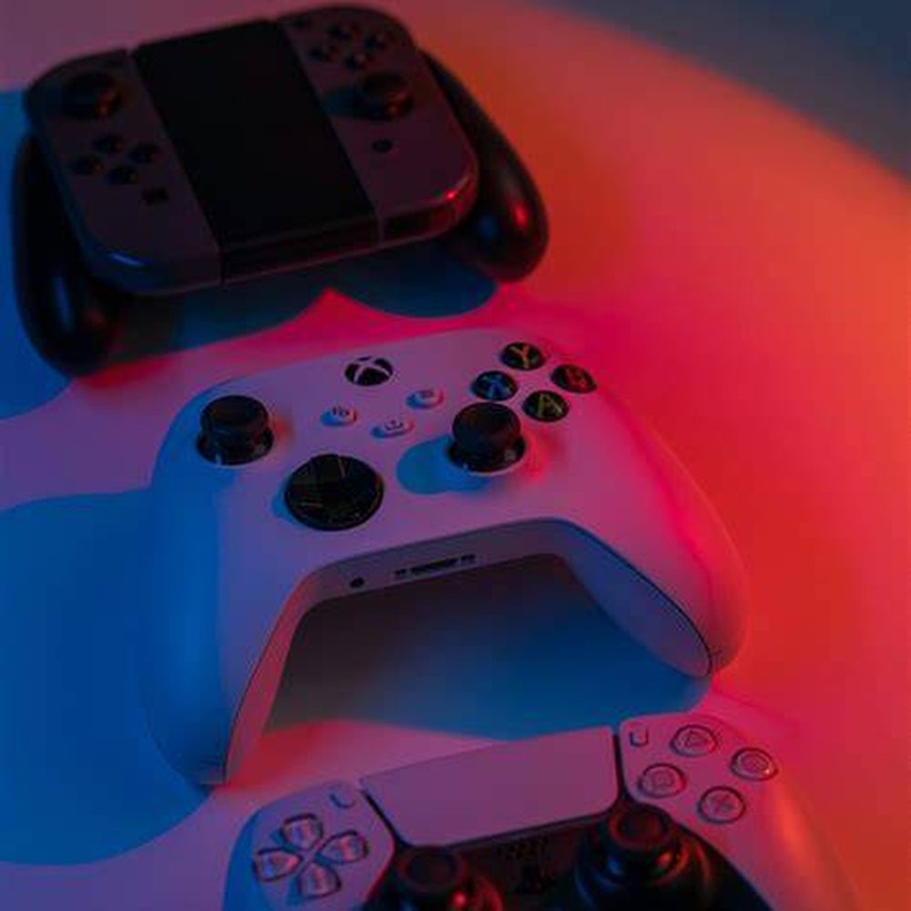 Collection de manettes de consoles de différentes générations