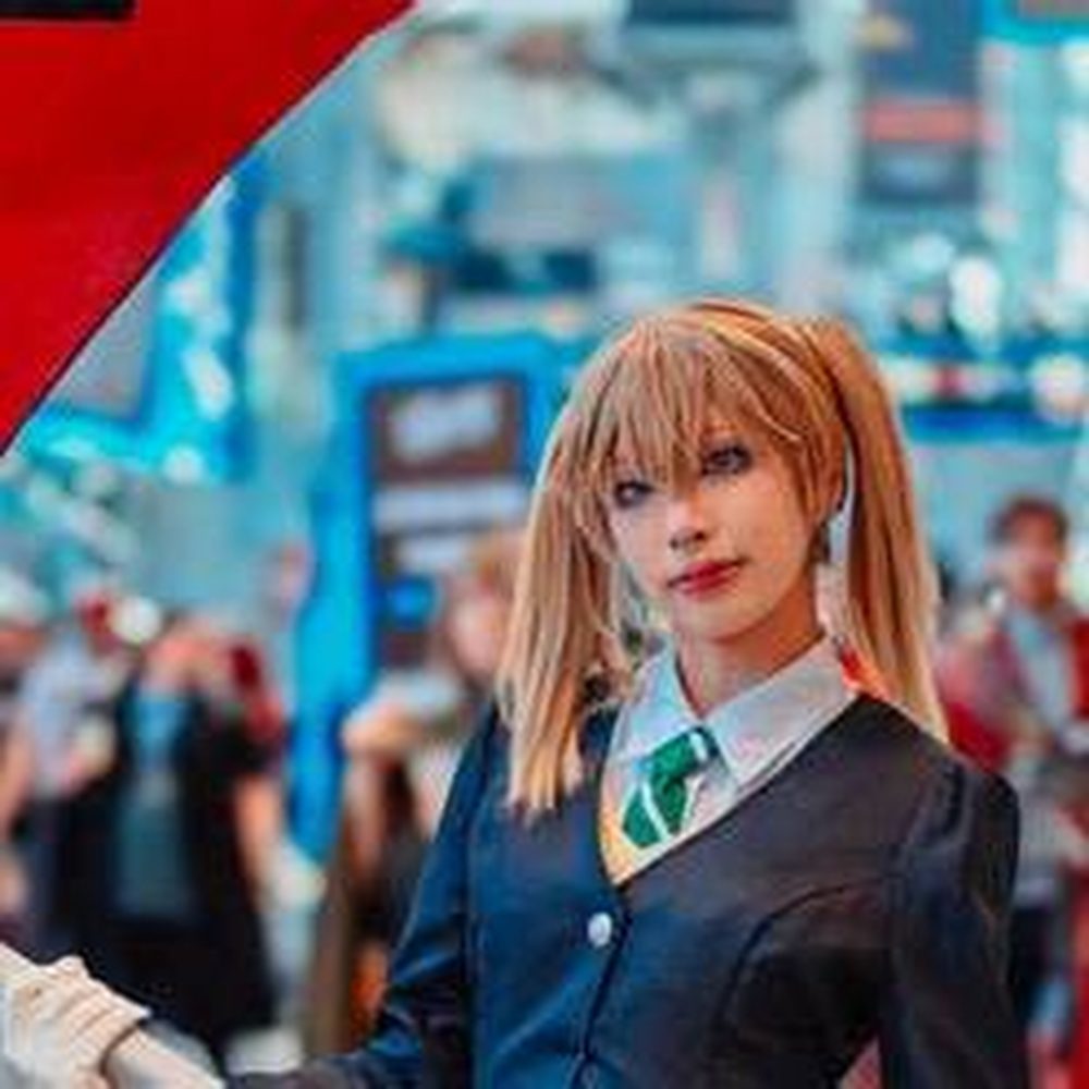 Cosplayeuse costumée pendant le festival